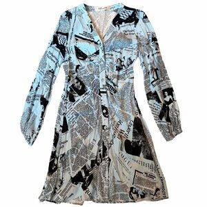 Diane Von Furstenberg Blue+black Newspaper print ruched button front dress NWOT